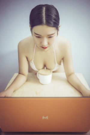 《邻居的美人妻》日本_4K神马影院手机在线
