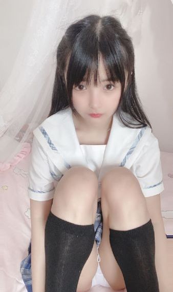 亲嘴巴男人吸女人舌头_4K免费在线播放
